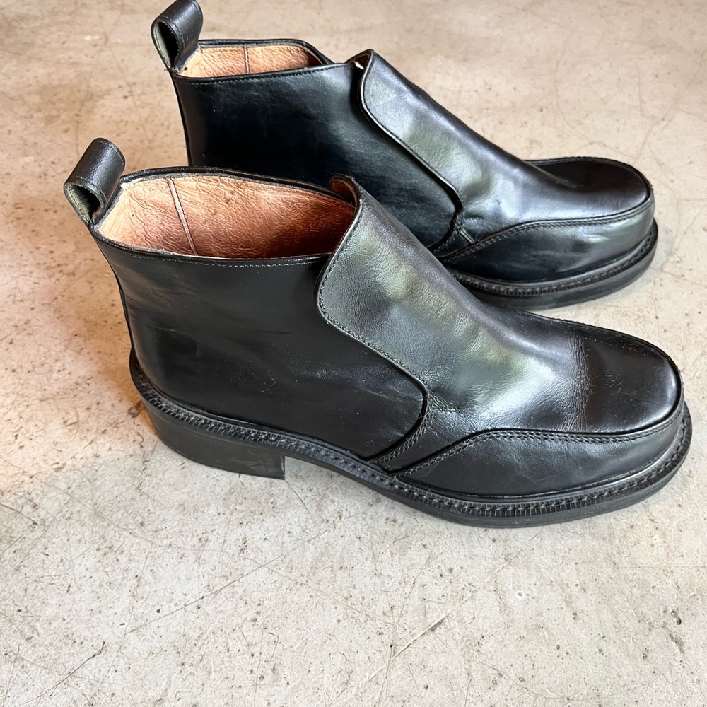 Black Heeled Leather Chelsea Boot
